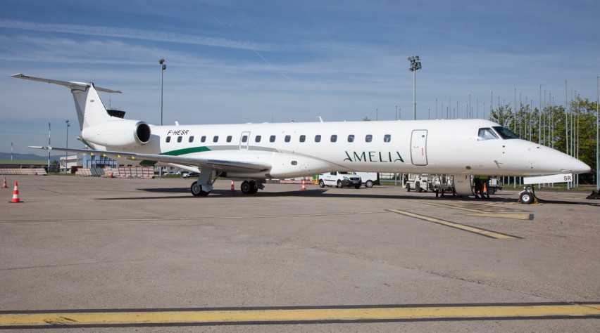 Amelia Embraer 145