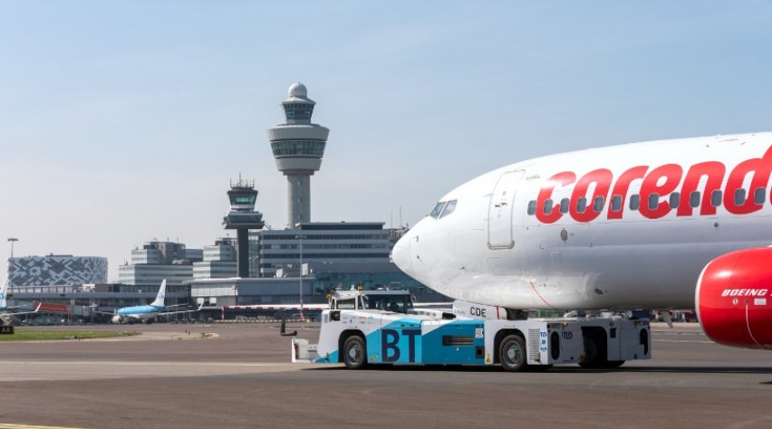 Taxibot Corendon Schiphol