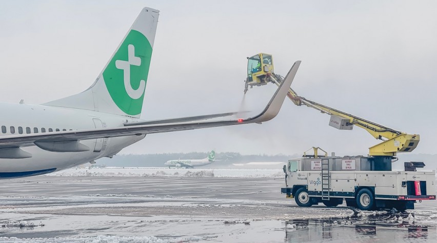 Transavia 737 Eindhoven Sneeuw De-icing