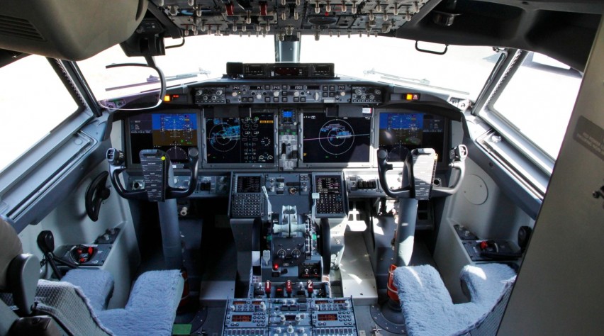 Boeing-MAX10-cockpit(c)Richard-Schuurman-1200