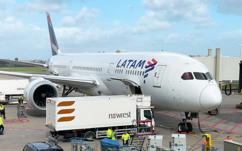 LATAM 787