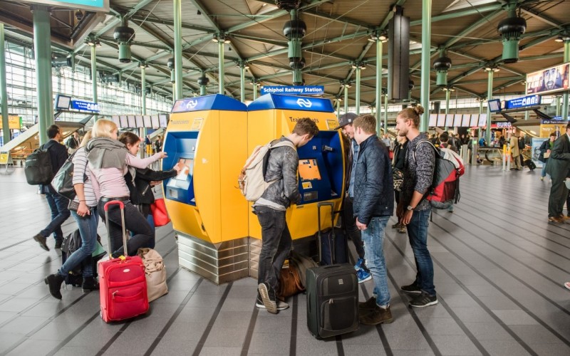 Foto (c) NS Trein NS Schiphol Plaza