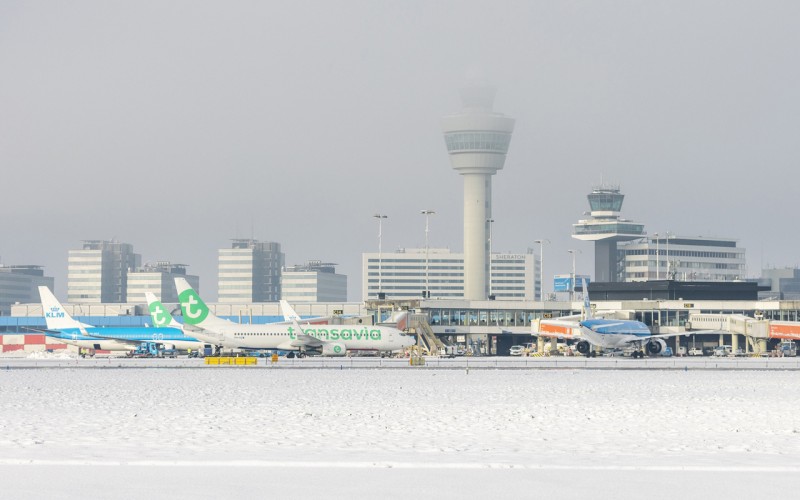 Schiphol in de sneeuw
