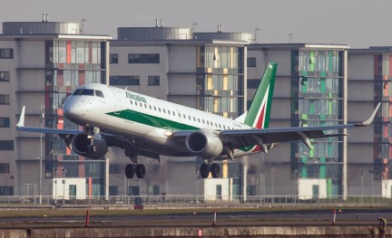 Alitalia Embraer 190