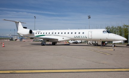 Amelia Embraer 145