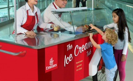 Emirates deelt ijs uit