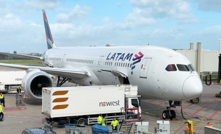 LATAM 787