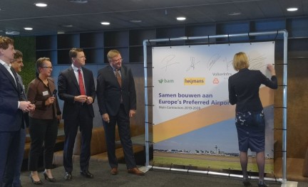 Ondertekening contract Schiphol