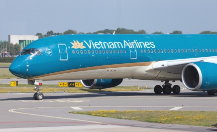 Vietnam Airlines A350 Schiphol