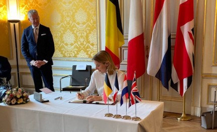 Van Veldhoven Ondertekening Verdragen Eurostar