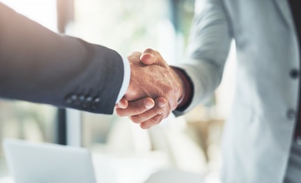 Zakelijk hand schudden deal