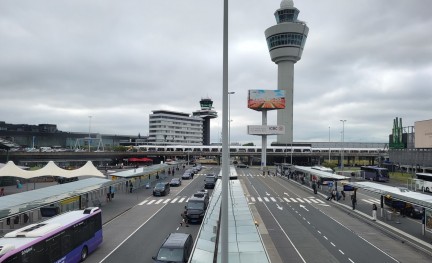 Schiphol Rijen Drukte Tent