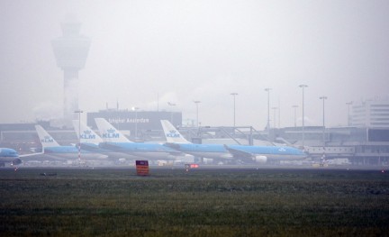 Schiphol in de mist