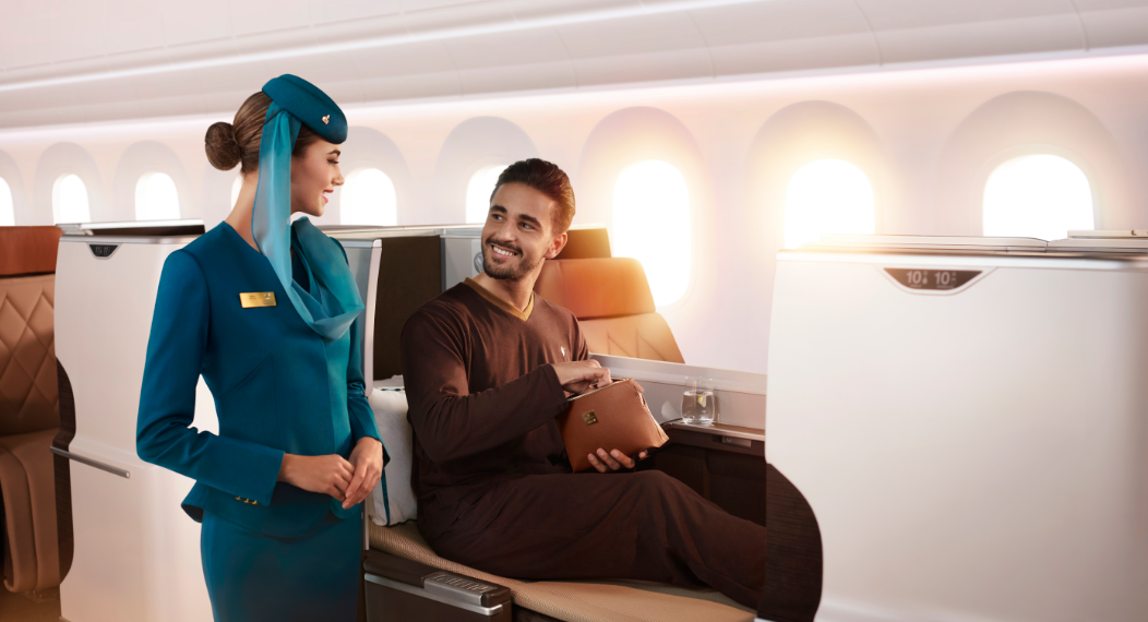 Oman Air Introduceert Nieuwe Uniformen Voor Cabinepersoneel