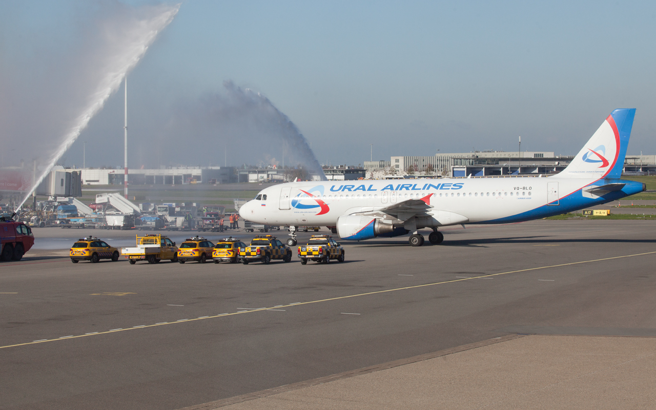 Ural Airlines A320 Schiphol