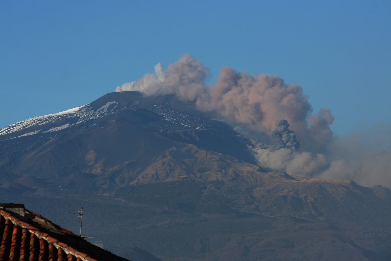 KLM- en Transavia-vluchten ondervinden hinder van aswolk Etna