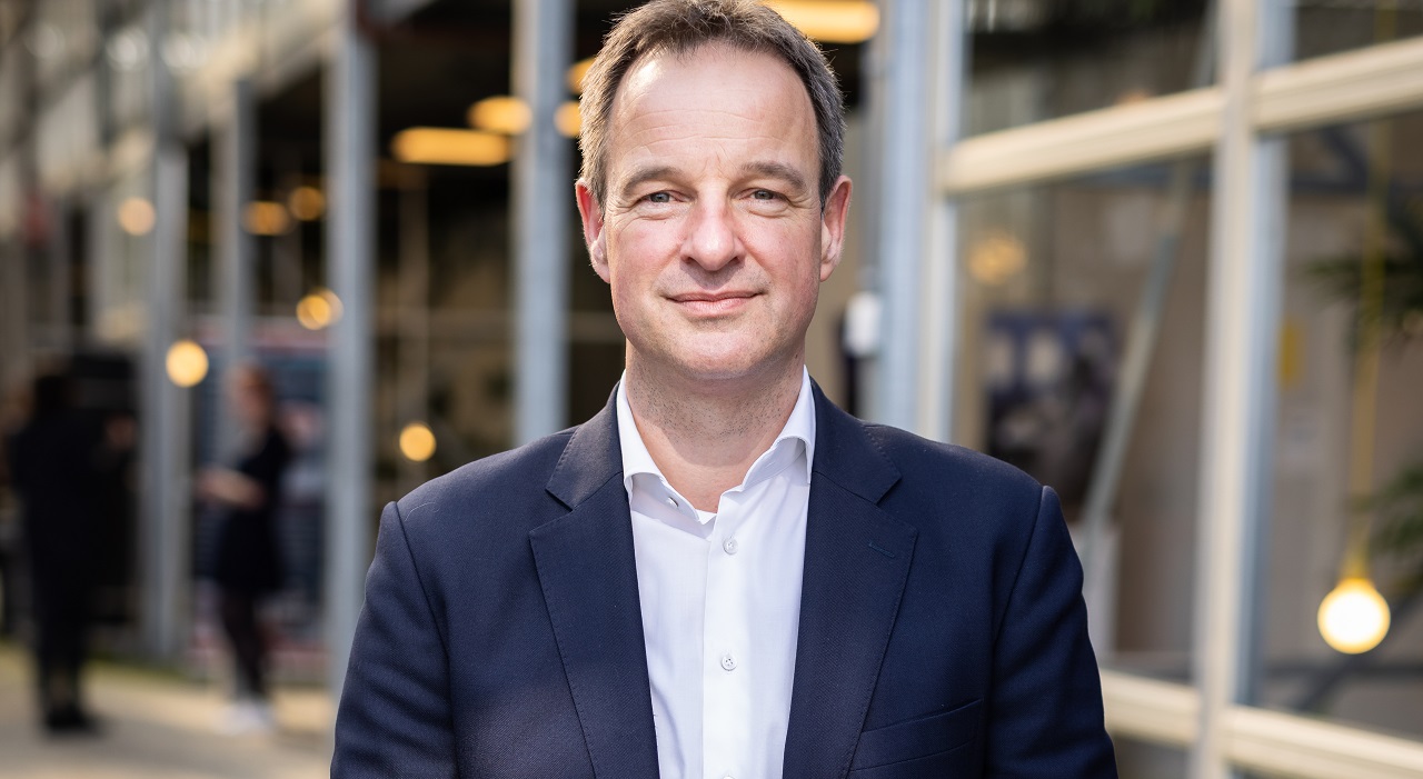 KLM aast met Premium Economy op zakenreiziger en toerist met luxe smaak