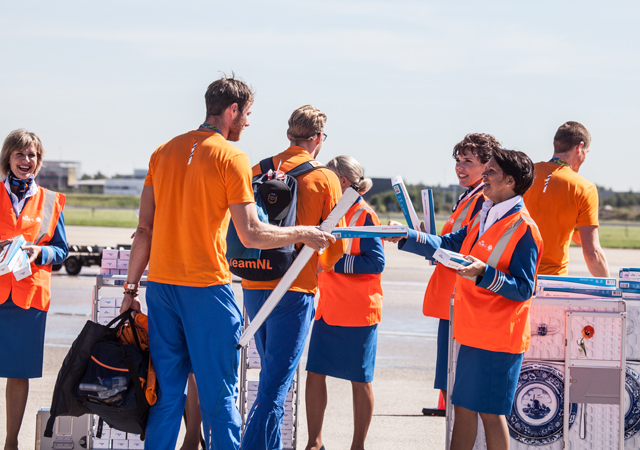 orange pride, rio, boeing 777-300