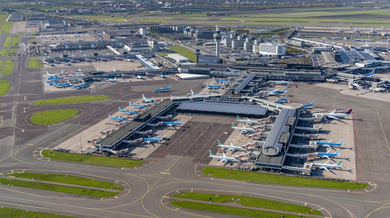 Schiphol geeft maatschappijen korting op havengelden door situatie Midden-Oosten