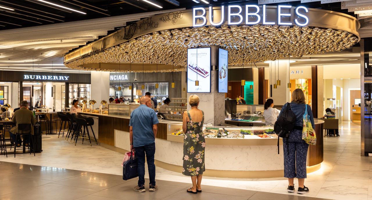 Bubbles Winebar opent deuren in Lounge 2 Schiphol Zakenreisnieuws